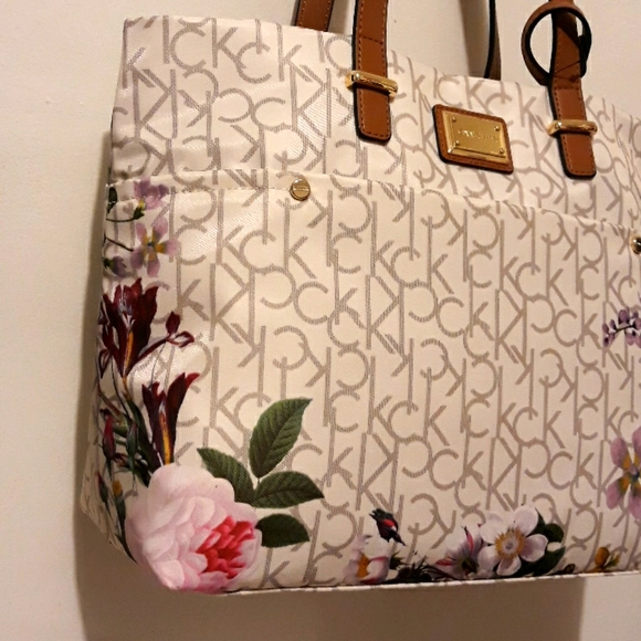 Calvin Klein Logo Tote with Wristlet - Picture 7 of 16